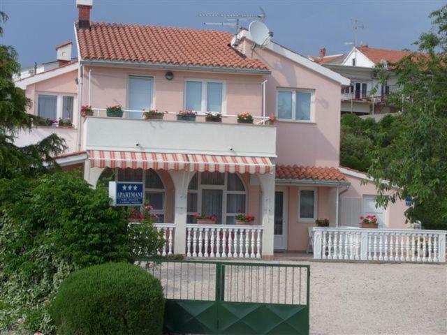 Apartments Tonka Примоштен Экстерьер фото