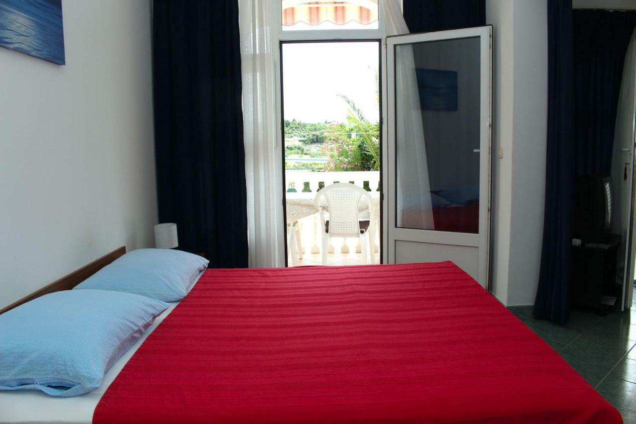 Apartments Tonka Примоштен Экстерьер фото