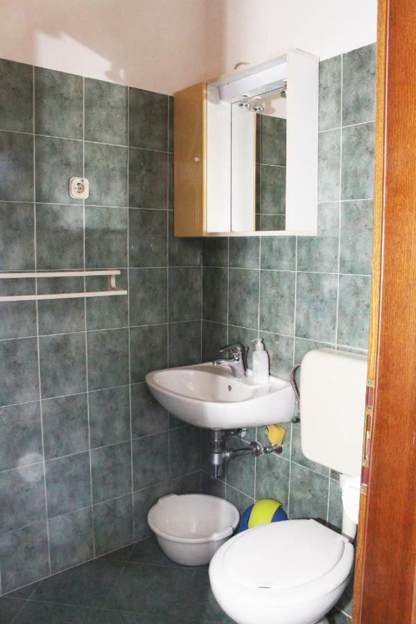 Apartments Tonka Примоштен Экстерьер фото
