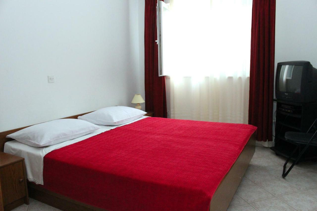 Apartments Tonka Примоштен Экстерьер фото