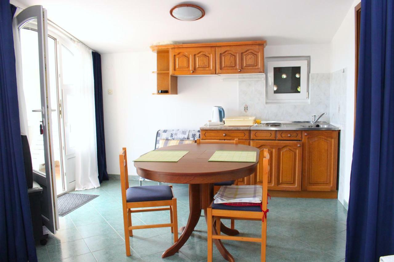 Apartments Tonka Примоштен Экстерьер фото
